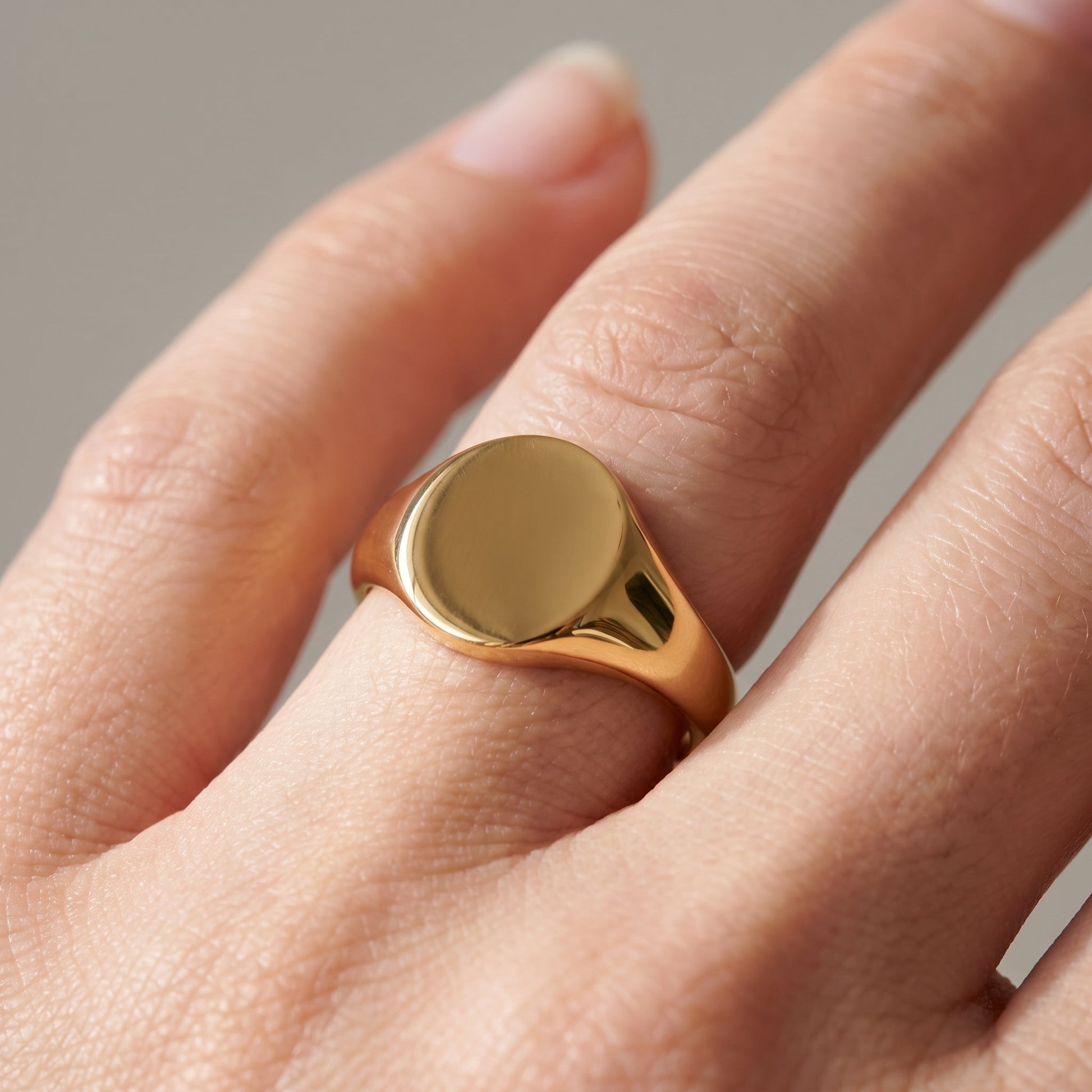Anello Signet Ovale Oro 18K