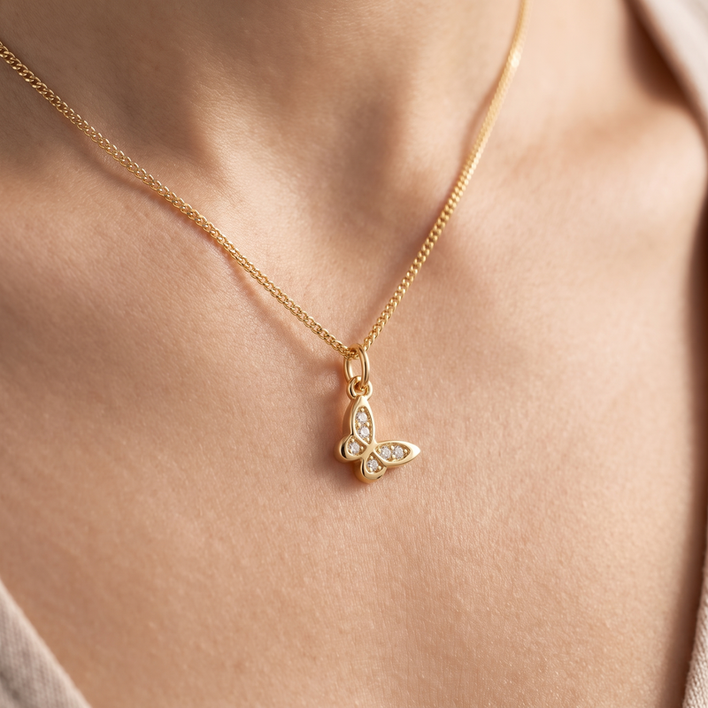 Collar Mariposa, foto con la joya puesta