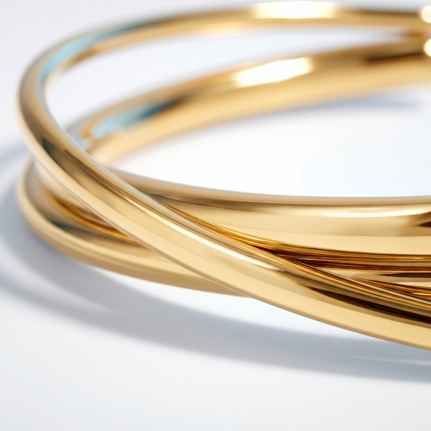 Bangle Rigido Crossover Oro 18K - vista dall'alto top-down - UpperEast Jewels