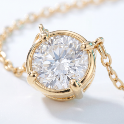 Pendente Solitaire Mini Oro 18K - dettaglio macro lavorazione - UpperEast Jewels