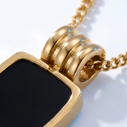 Pendente Notte Conchiglia Nera Oro 18K - dettaglio macro lavorazione - UpperEast Jewels
