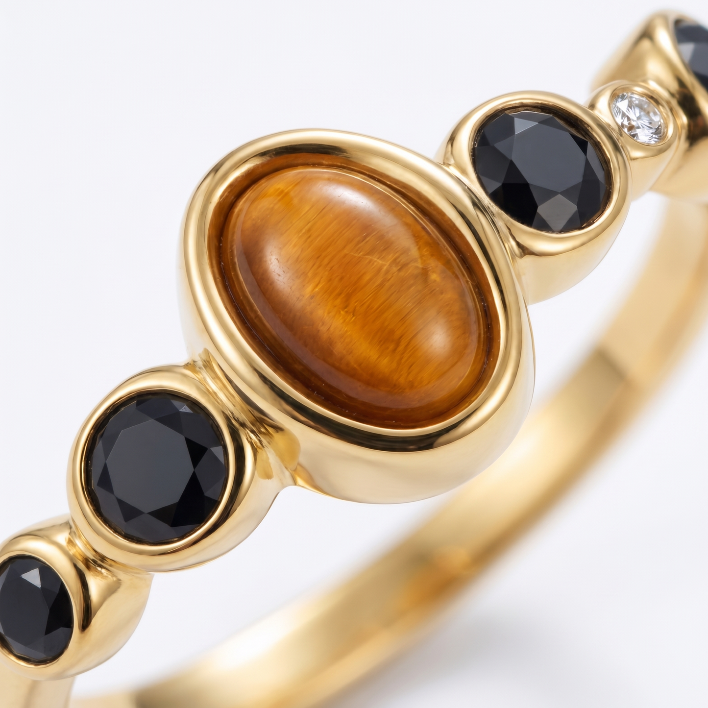 Anello Aurora Cristallo Vintage Oro 18K - dettaglio macro lavorazione - UpperEast Jewels