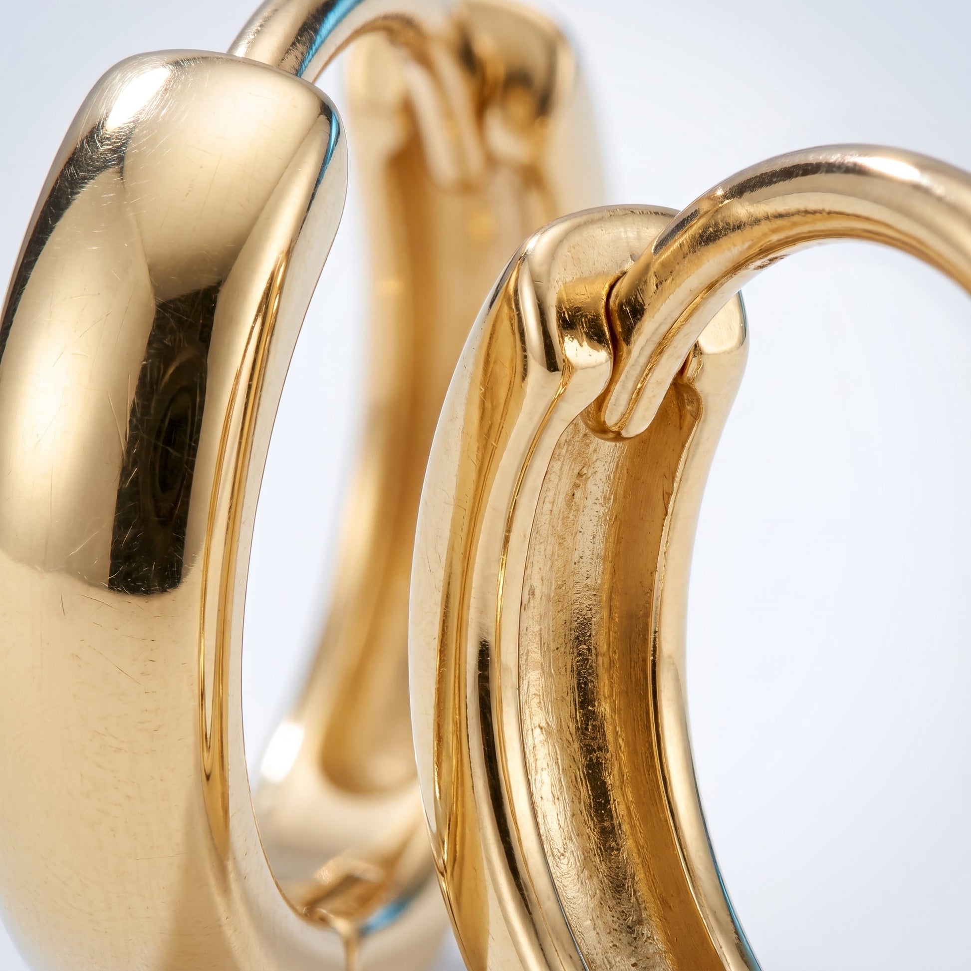 Orecchini Huggie Lisci Oro 18K