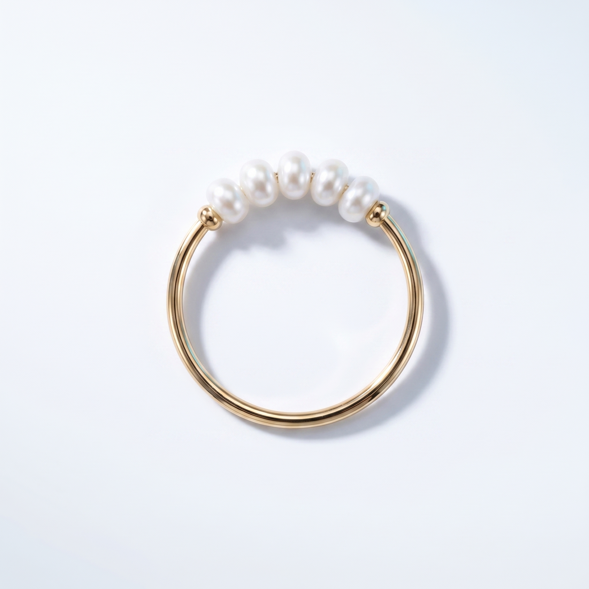 Anello Mini Perle Cinque Oro 18K - vista dall'alto top-down - UpperEast Jewels