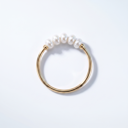 Anello Mini Perle Cinque Oro 18K - vista dall'alto top-down - UpperEast Jewels