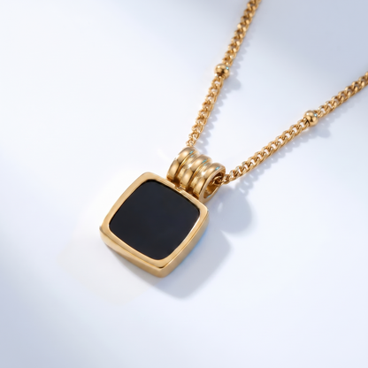 Pendente Notte Conchiglia Nera Oro 18K - vista dall'alto top-down - UpperEast Jewels