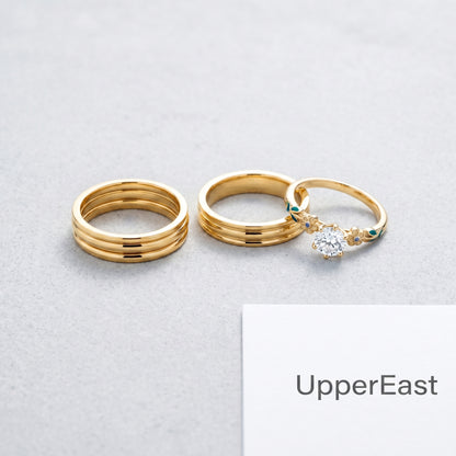 Anello Triple Band Cerimonia Oro 18K - flat lay con pezzi coordinati - UpperEast Jewels