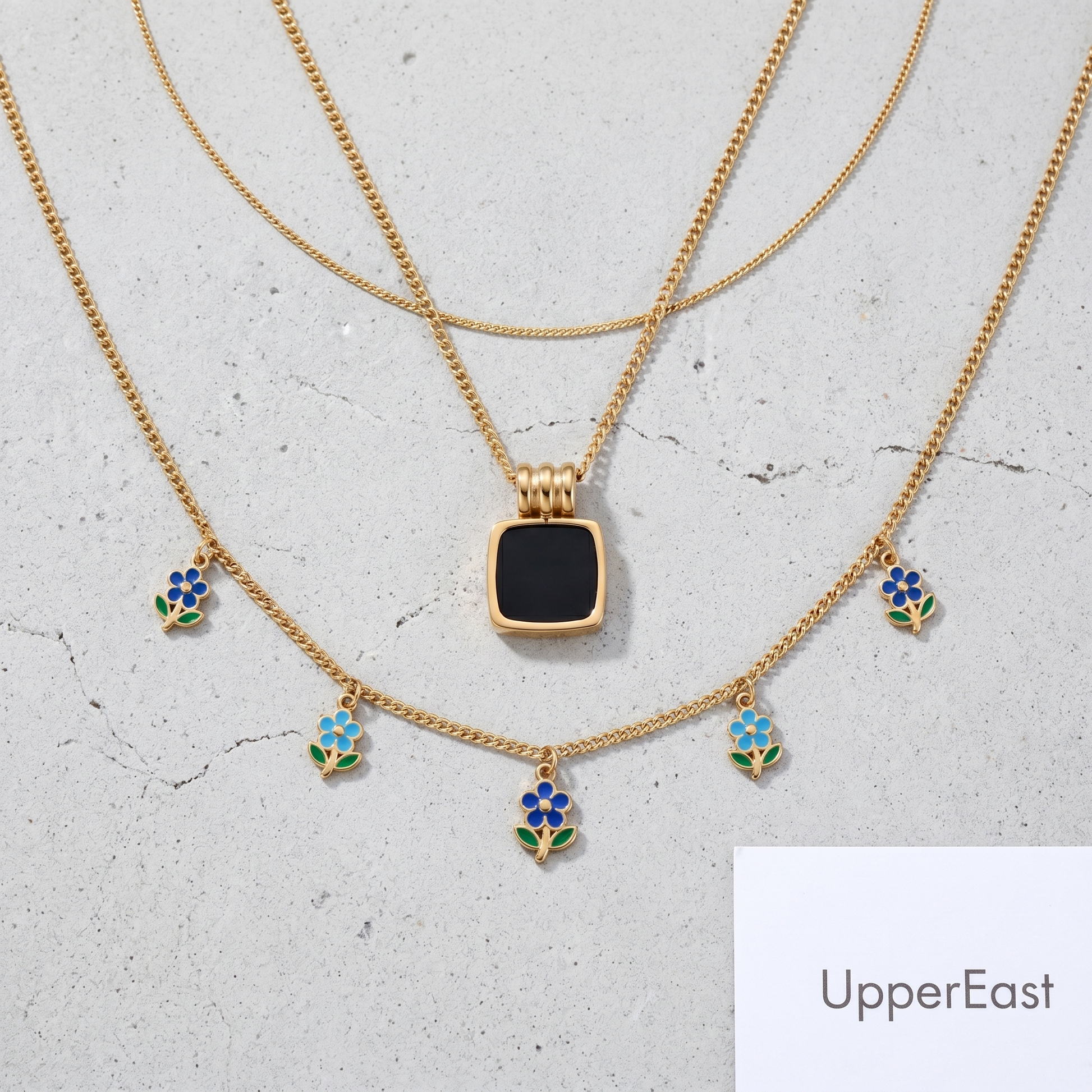 Pendente Notte Conchiglia Nera Oro 18K - flat lay con pezzi coordinati - UpperEast Jewels