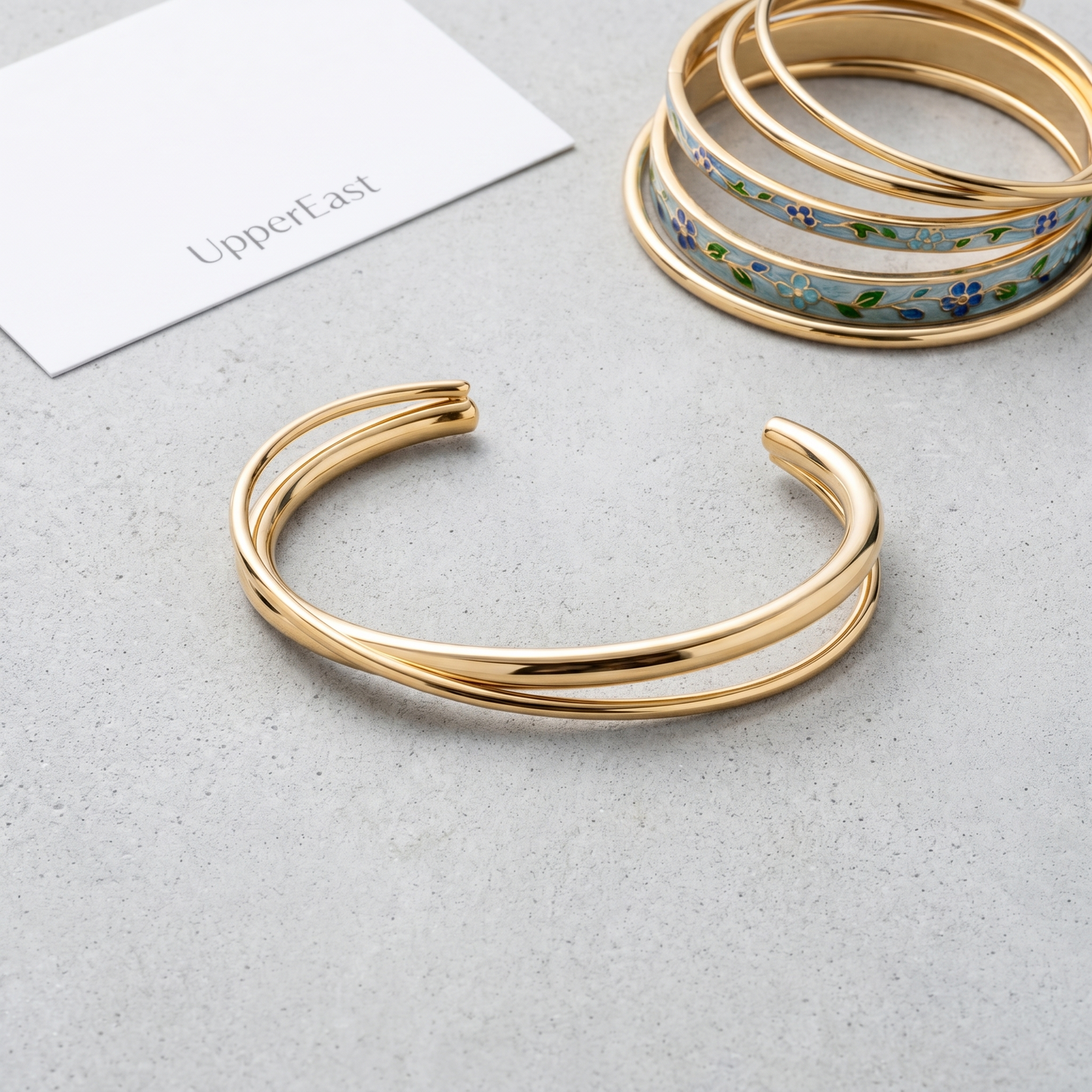 Bangle Rigido Crossover Oro 18K - dettaglio macro lavorazione - UpperEast Jewels