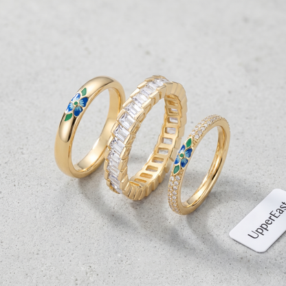 Anello Eternity Princess Oro 18K - flat lay con pezzi coordinati - UpperEast Jewels