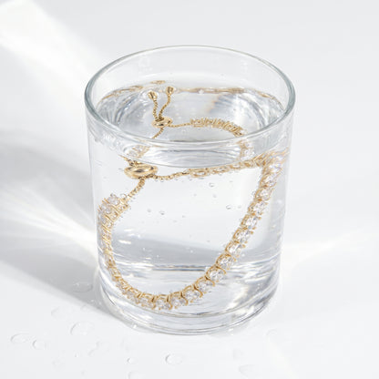 Bracciale Tennis Slider Regolabile Oro 18K - test waterproof in acqua - UpperEast Jewels