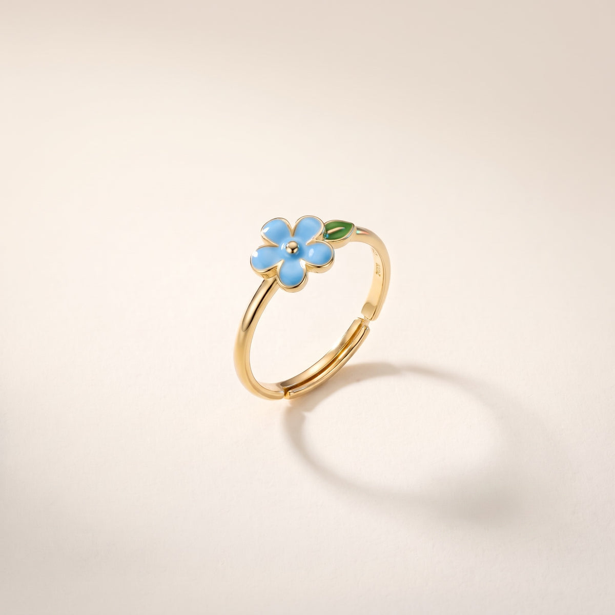 Anillo flor ajustable bañado en oro de 18K