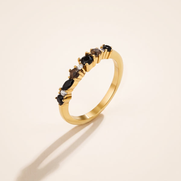 Anillo eternity de obsidiana negra bañado en oro de 18K