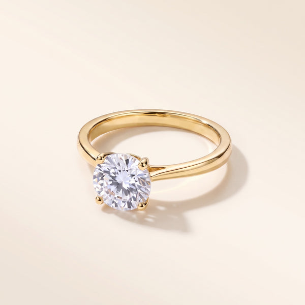 Anillo solitario con circonita bañado en oro de 18K