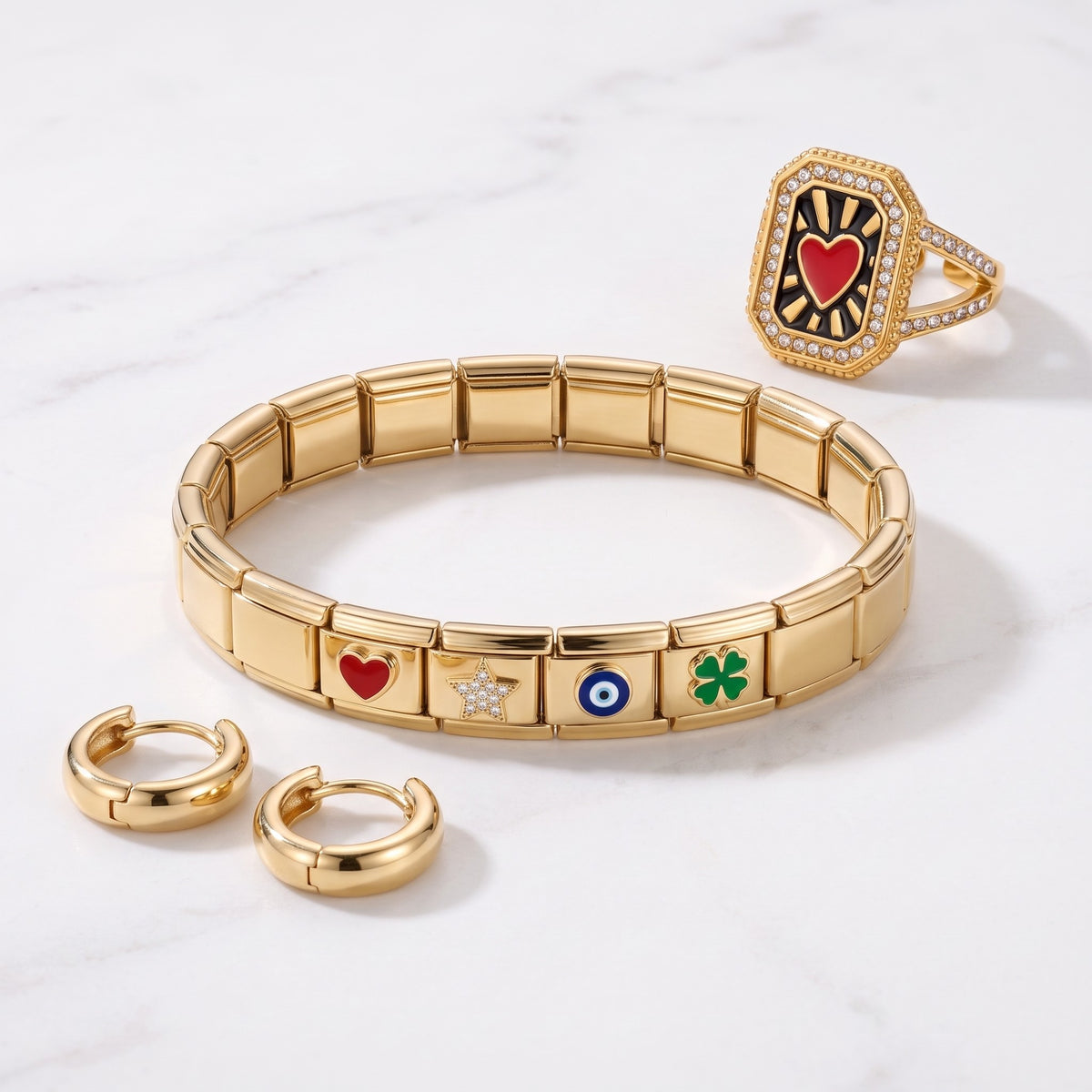 Bracciale componibile con charm placcato oro 18K abbinato ad altri gioielli UpperEast
