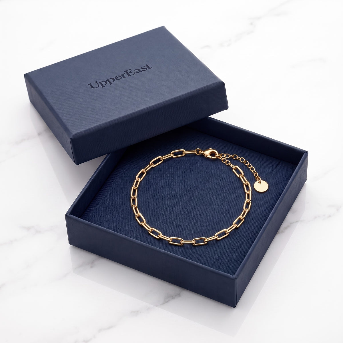 Bracciale a catena paperclip placcato oro 18K nella confezione UpperEast