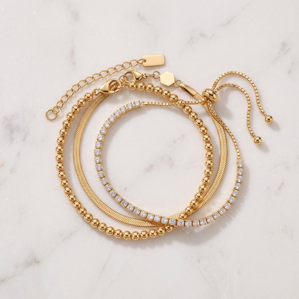 Bracciale a palline placcato oro 18K abbinato ad altri gioielli UpperEast