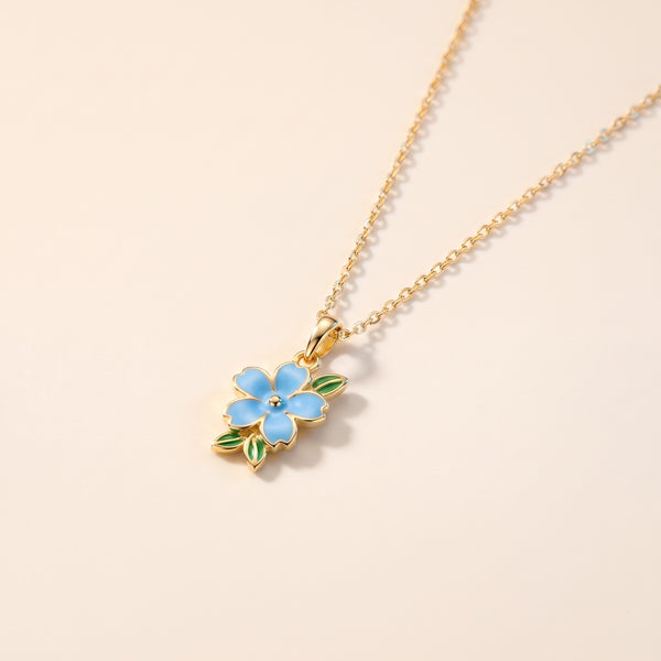 Collar con flor esmaltada azul bañado en oro de 18K