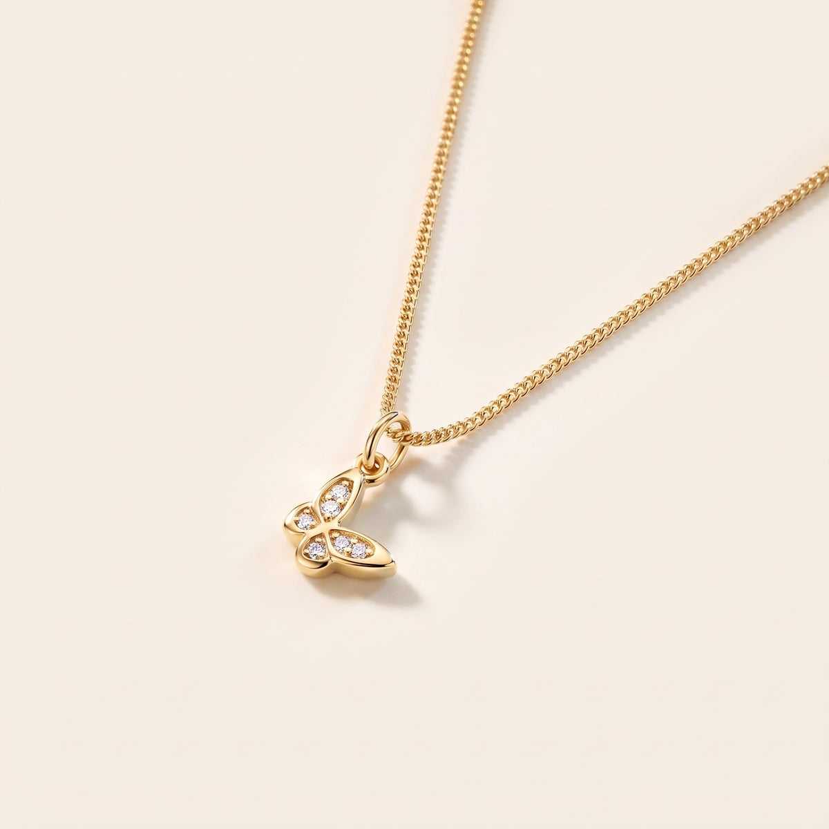 Collar con mariposa bañado en oro de 18K