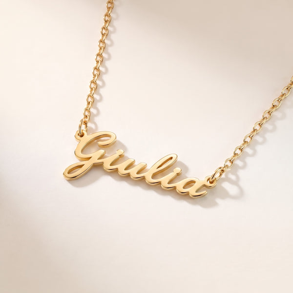 Collar con nombre en cursiva bañado en oro de 18K