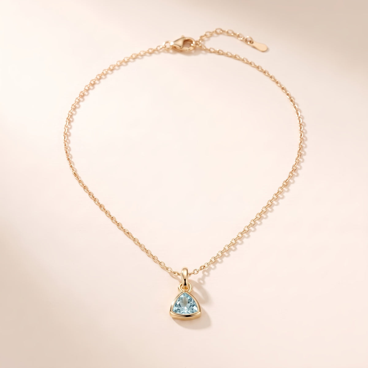Collar con piedra del mes bañado en oro de 18K, marzo: azul claro, tono aguamarina