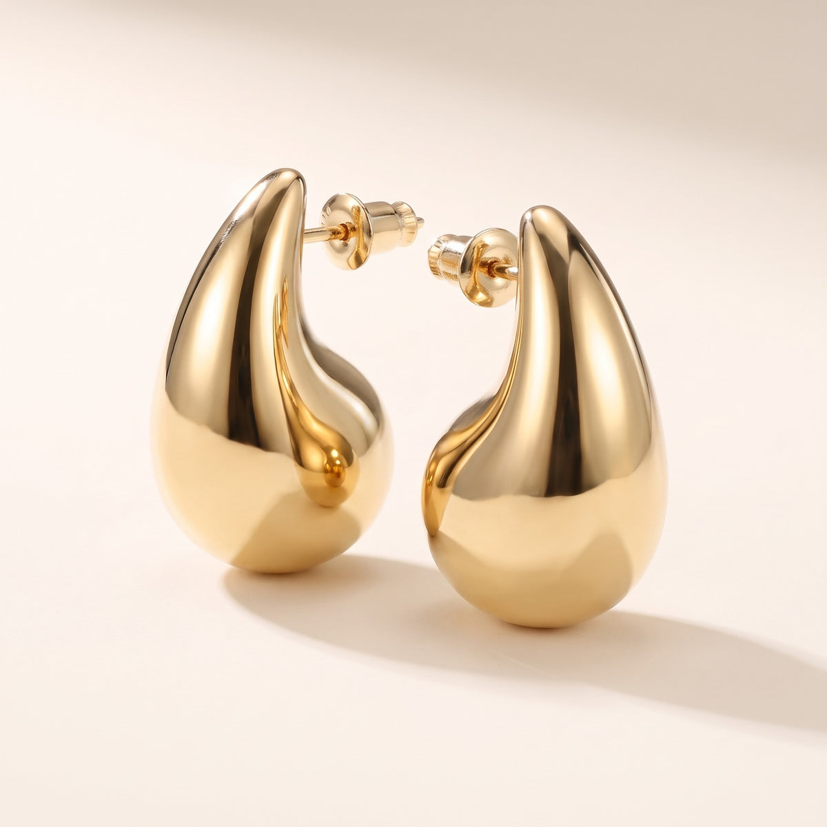 Orecchini goccia bombata leggeri placcati oro 18K