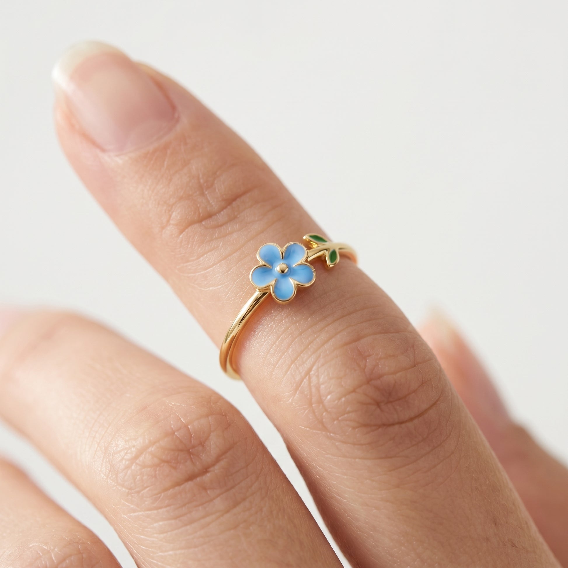 Anello Fiore Oro 18K Regolabile — 03-onbody-closeup