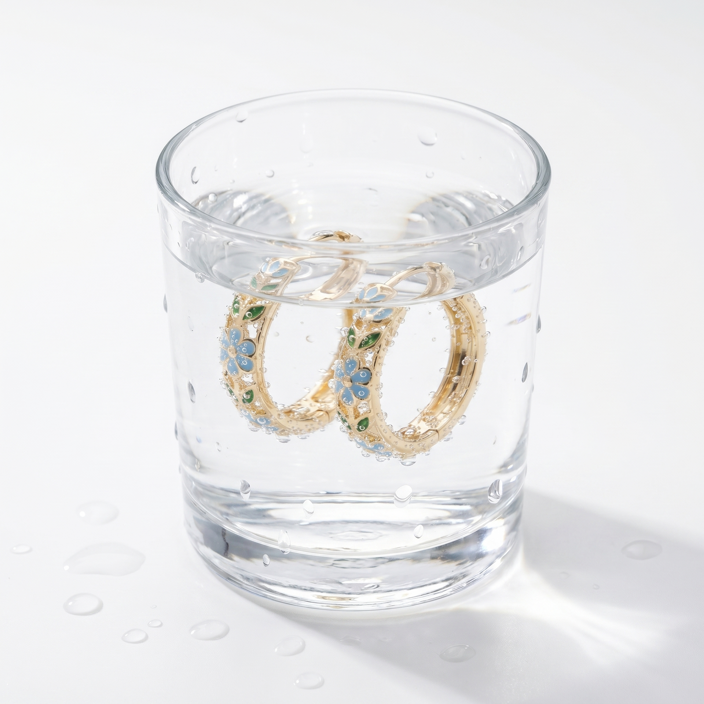 Orecchini Cerchio Fiore Oro 18K — 09-stress-proof