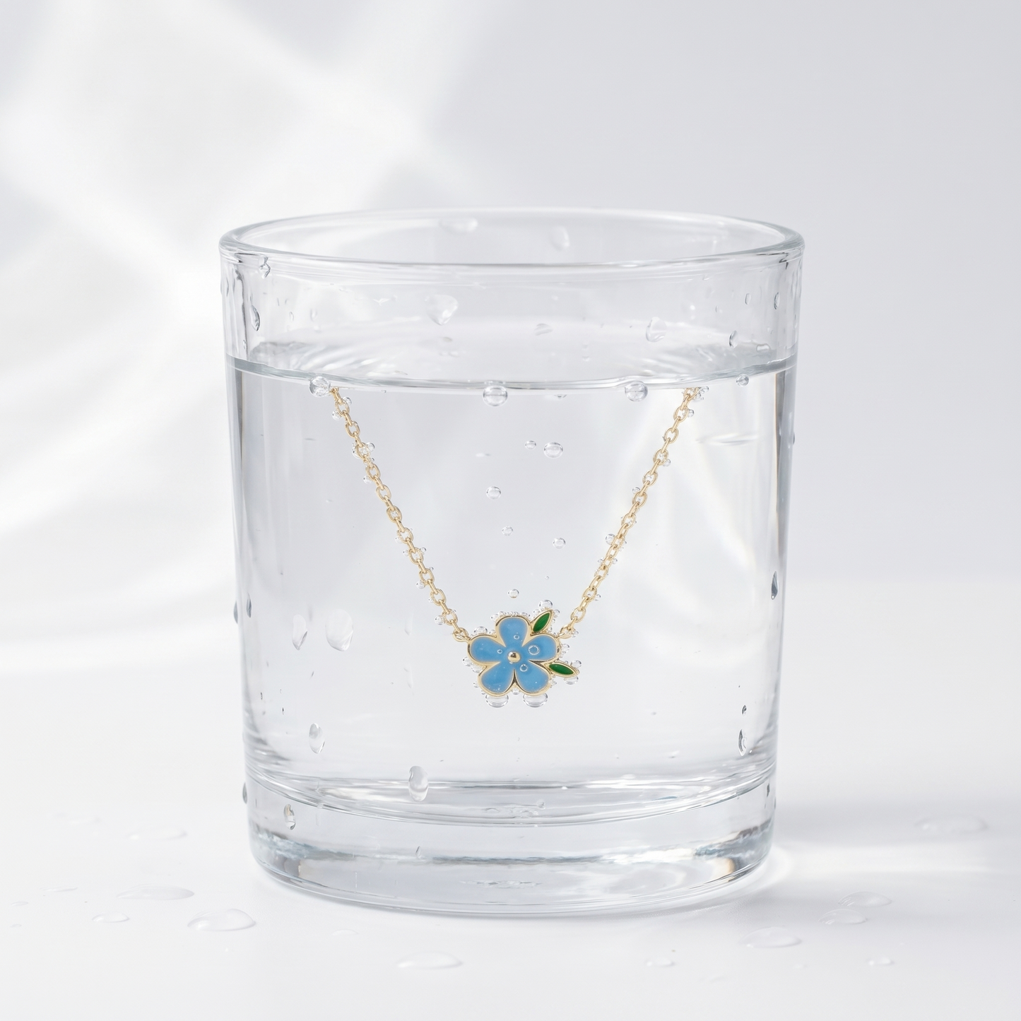 Collana Cerchio Fiore Oro 18K — 09-stress-proof