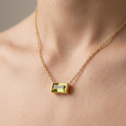 Collana Pendente Peridoto Oro 18K — 03-onbody-closeup