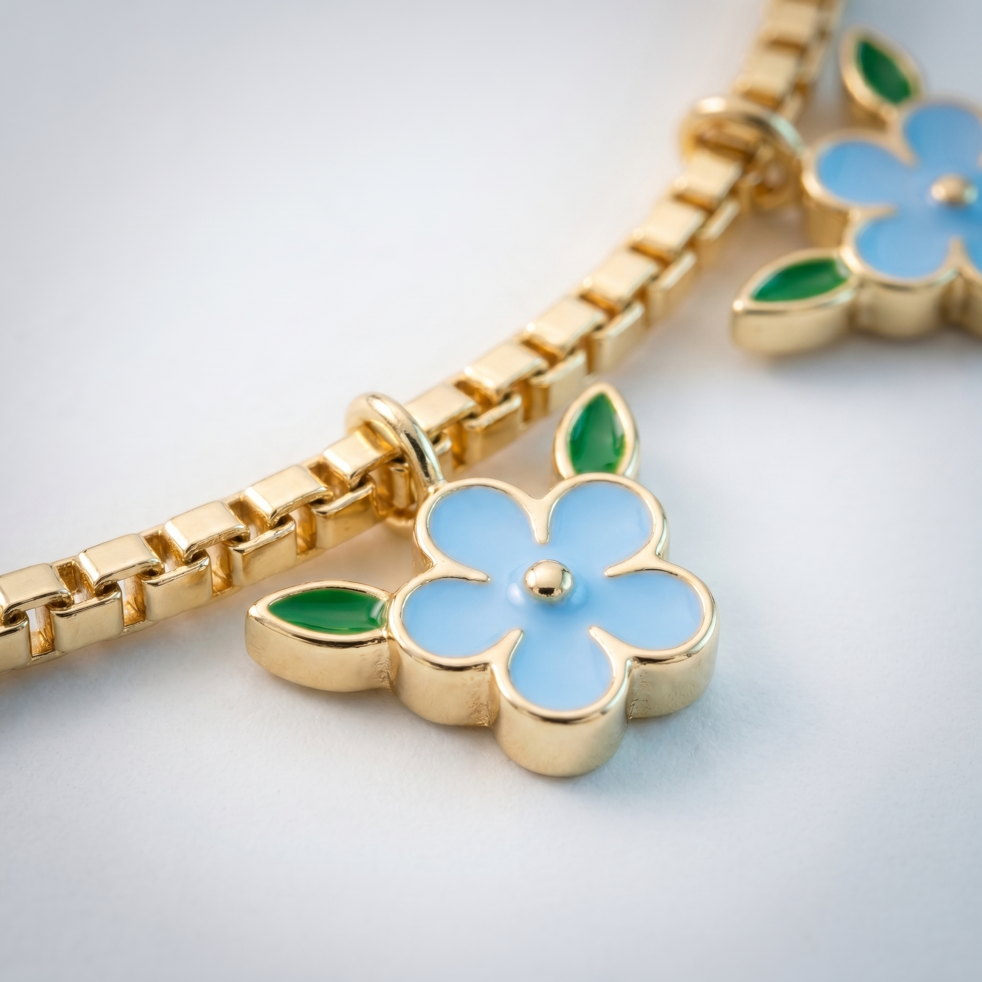 Collana Tennis Cerchio Fiore Oro 18K — 05-detail-macro