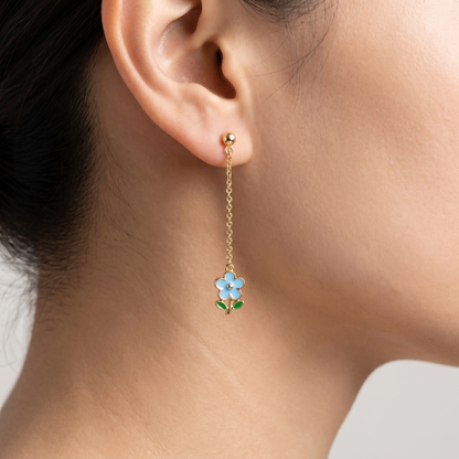 Orecchini Goccia Fiore Oro 18K — 03-onbody-closeup